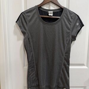 Asics Women's Workout/Running/Athletic Crewneck Top - Size Medium